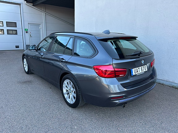 BMW 318d 3 of 5