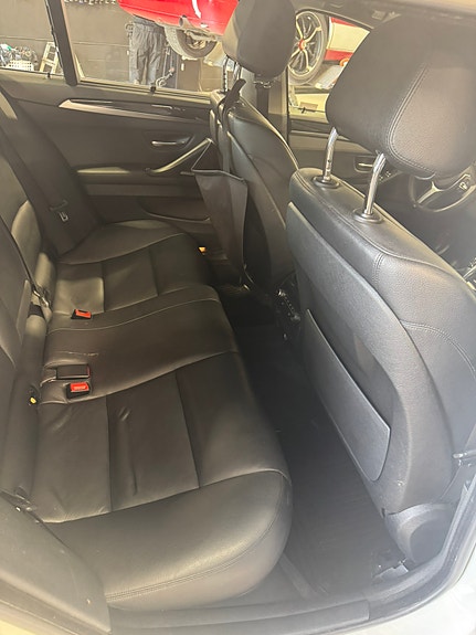 BMW 520d 4 of 5