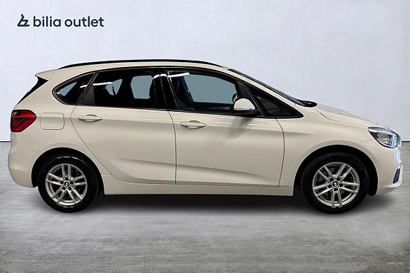 BMW 218d 3 of 5