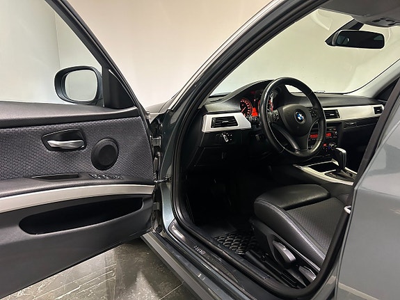 BMW 330d 13 of 23