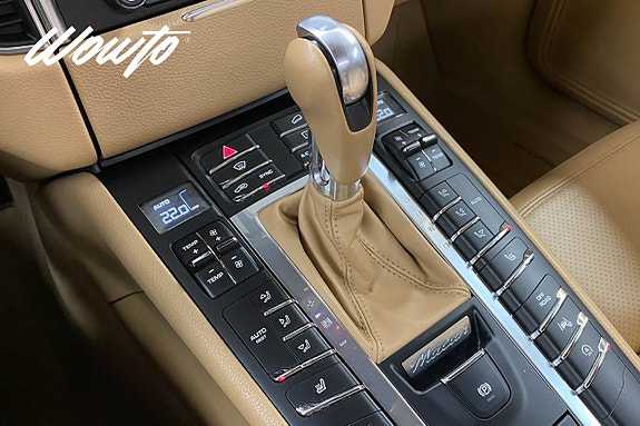 Porsche Macan 15 of 22