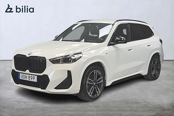 BMW iX1 2 of 5