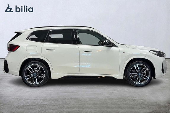 BMW iX1 3 of 5