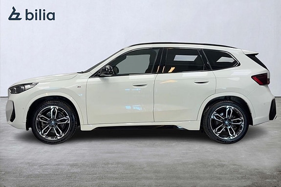 BMW iX1 4 of 5