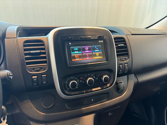 Renault Trafic 11 of 18