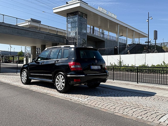 Mercedes-Benz GLK220 2 of 5