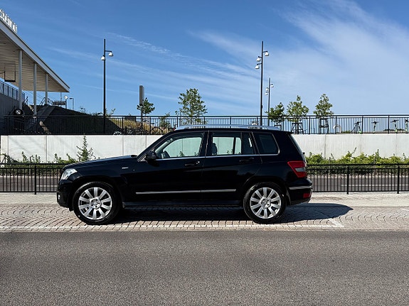 Mercedes-Benz GLK220 3 of 5