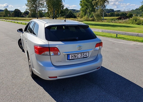 Toyota Avensis 3 of 10