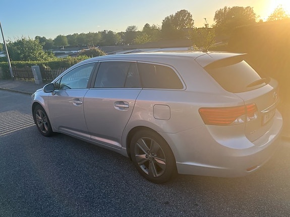 Toyota Avensis 4 of 10