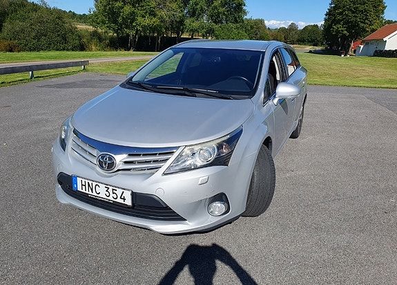 Toyota Avensis 2 of 10