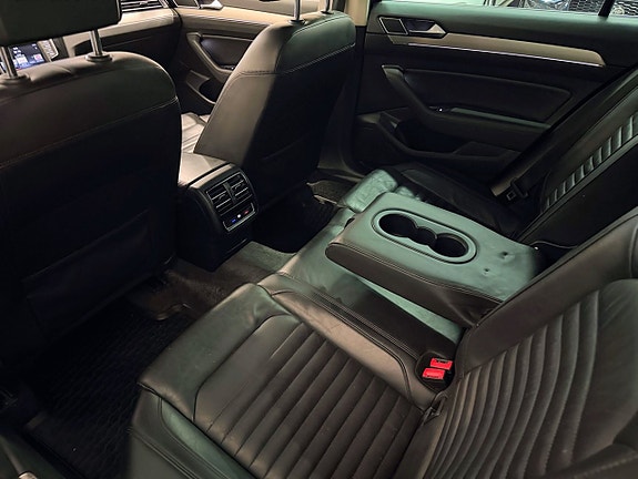 Volkswagen Passat 14 of 19