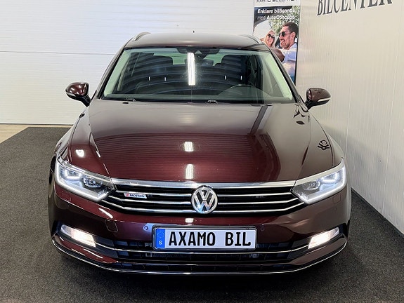 Volkswagen Passat 2 of 19