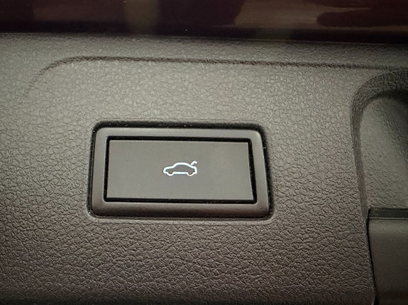 Volkswagen Passat 16 of 19