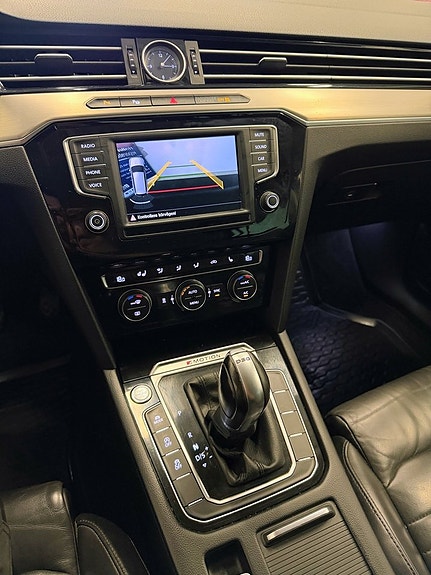 Volkswagen Passat 11 of 19