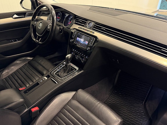 Volkswagen Passat 9 of 19