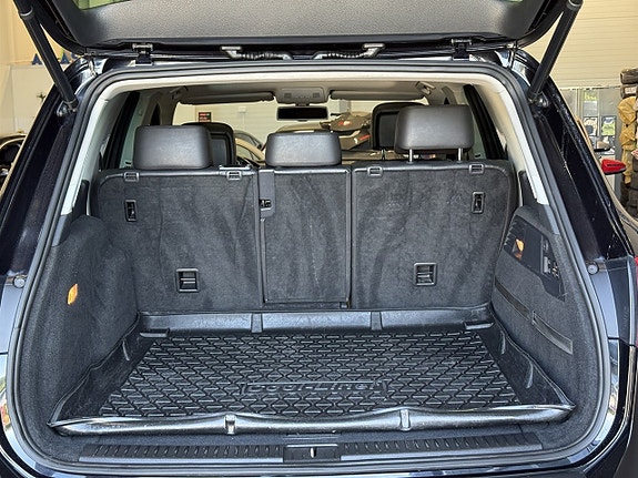 Volkswagen Touareg 5 of 5