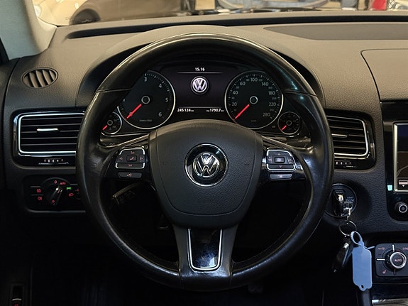 Volkswagen Touareg 24 of 27