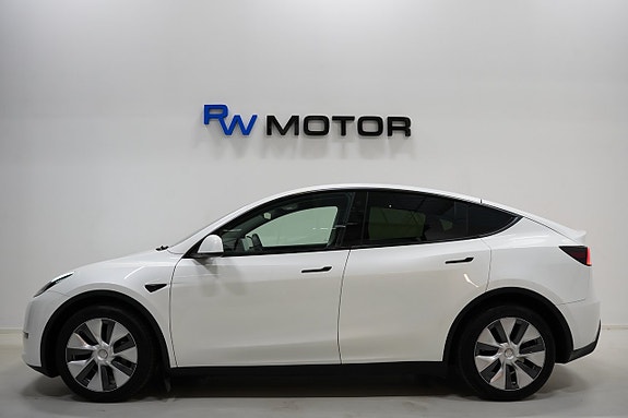 Tesla Model Y 3 of 5