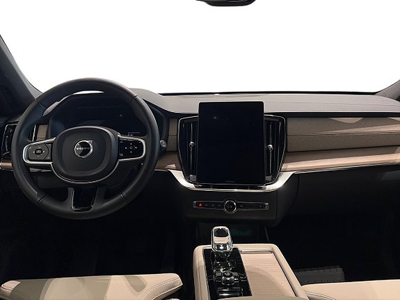 Volvo XC90 7 of 12