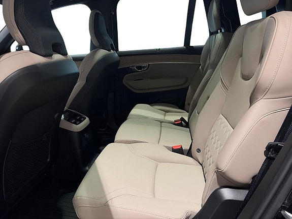 Volvo XC90 8 of 12