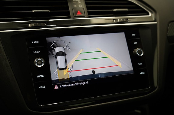 Volkswagen Tiguan 16 of 24
