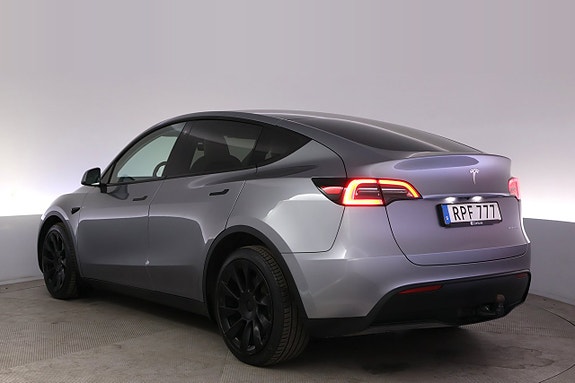 Tesla Model Y 4 of 27