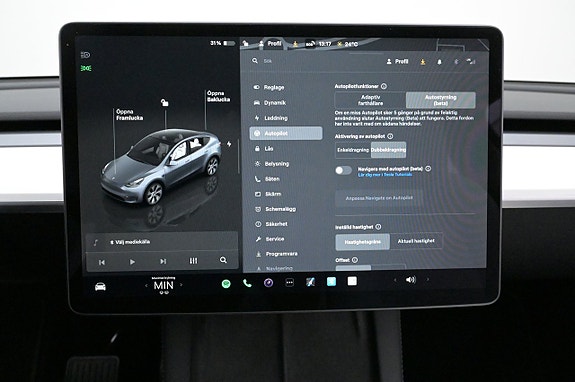 Tesla Model Y 12 of 27