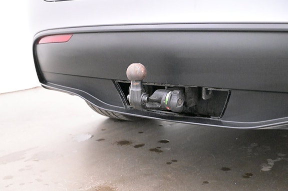 Tesla Model Y 25 of 27