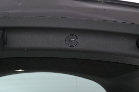 Tesla Model Y 23 of 27