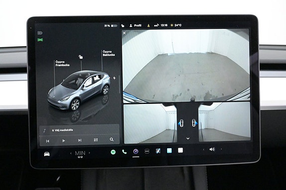 Tesla Model Y 16 of 27