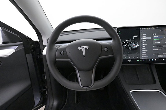 Tesla Model Y 7 of 27