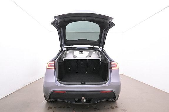 Tesla Model Y 22 of 27