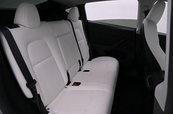 Tesla Model Y 21 of 27