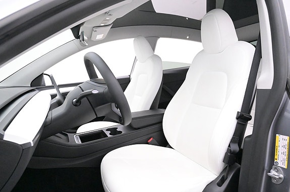 Tesla Model Y 8 of 27