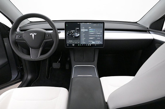 Tesla Model Y 6 of 27