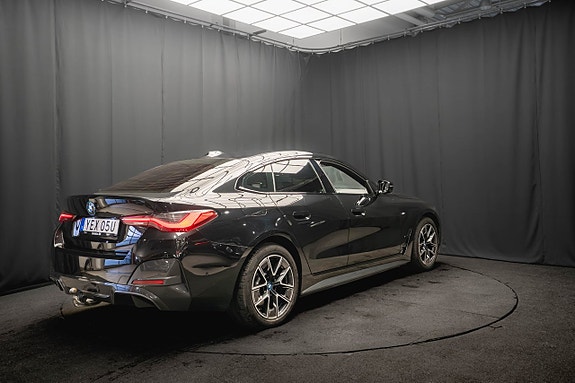 BMW i4 7 of 23