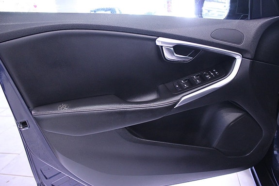 Volvo V40 Cross Country 14 of 30