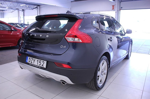 Volvo V40 Cross Country 7 of 30