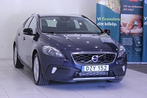 Volvo V40 Cross Country 4 of 30