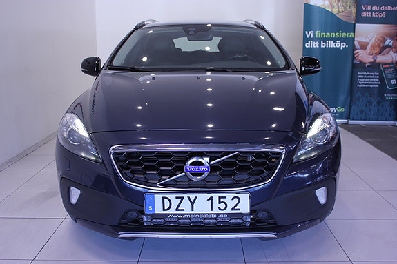 Volvo V40 Cross Country 10 of 30