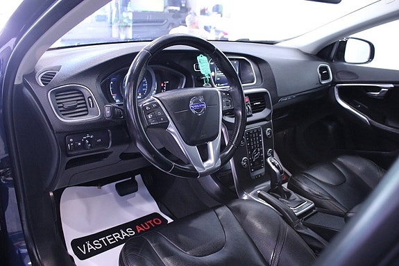 Volvo V40 Cross Country 12 of 30