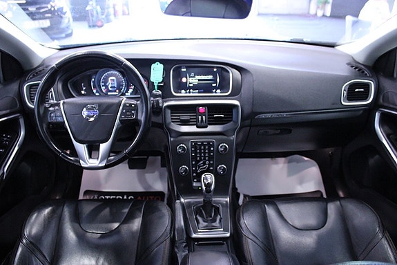 Volvo V40 Cross Country 17 of 30
