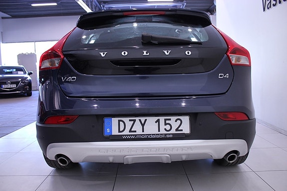 Volvo V40 Cross Country 8 of 30