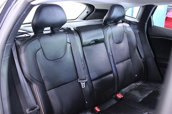 Volvo V40 Cross Country 22 of 30