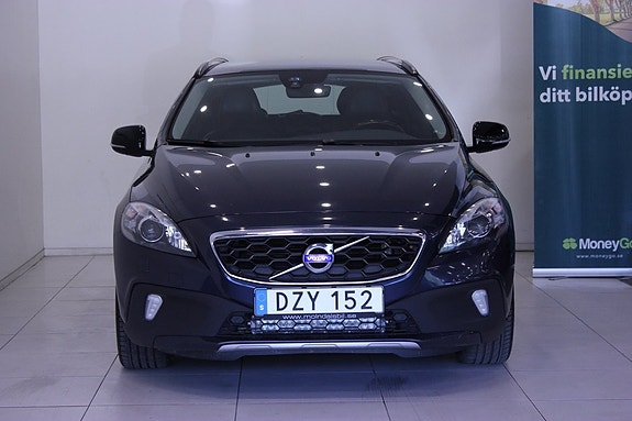 Volvo V40 Cross Country 3 of 30
