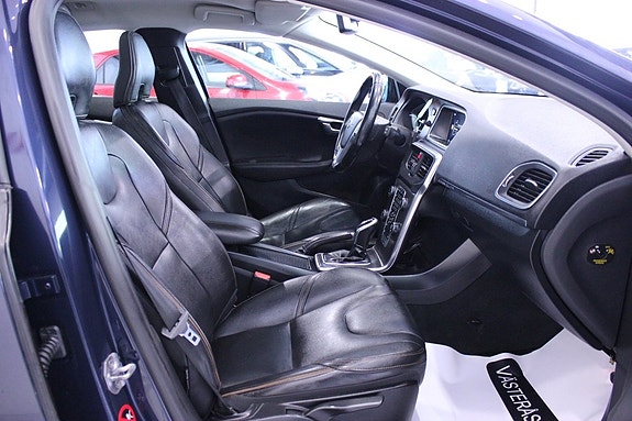 Volvo V40 Cross Country 19 of 30