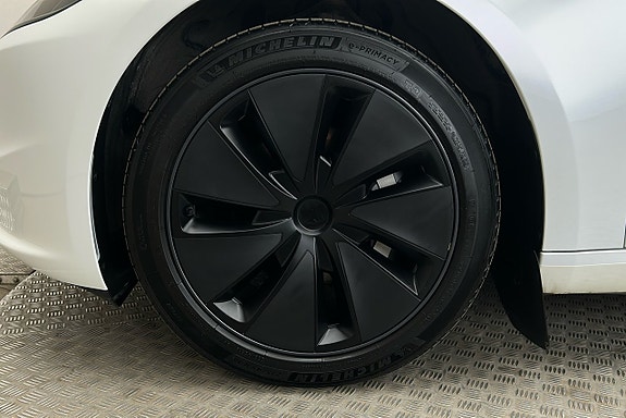 Tesla Model 3 11 of 25