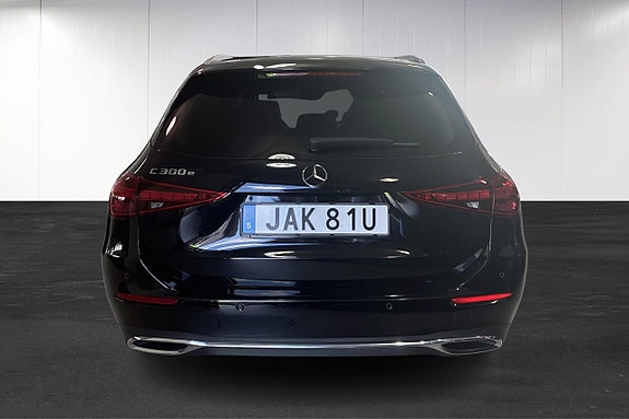 Mercedes-Benz C300 e 4 of 5