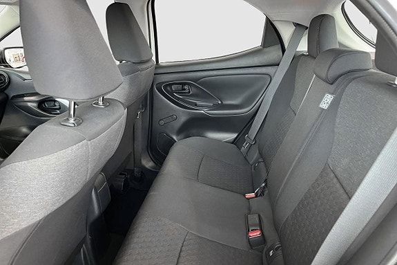 Toyota Yaris 10 of 13