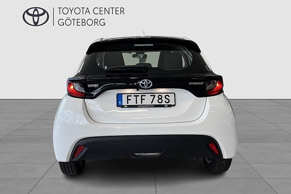 Toyota Yaris 7 of 13